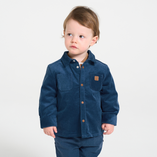 قميص من الثوب المخملي المضلع، باللون الأزرق البحري للأولاد الصغار